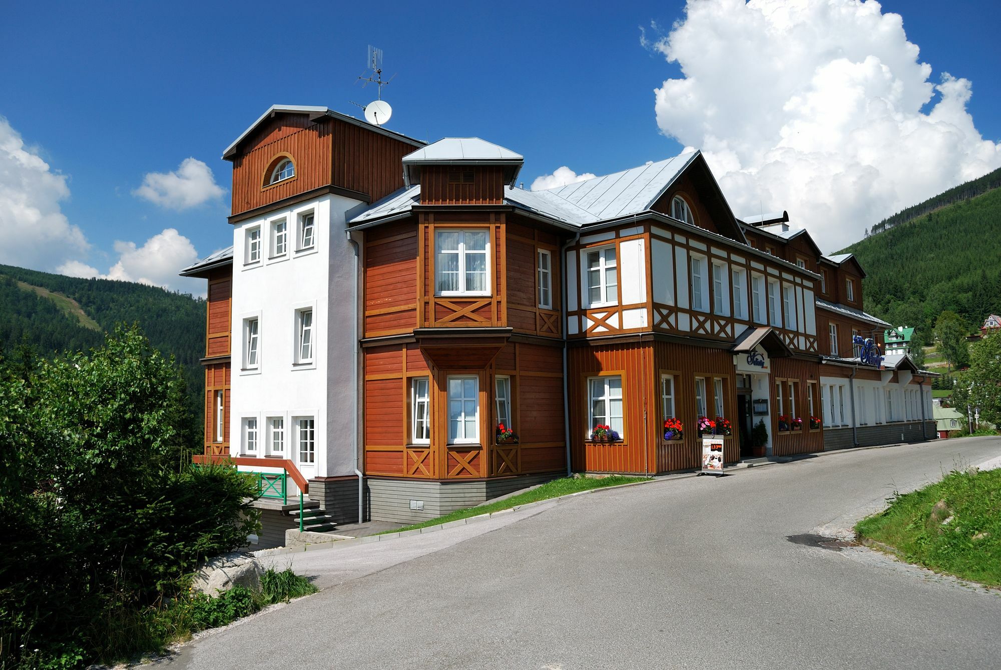 Hotel Snezka Špindlerŭv Mlýn Dış mekan fotoğraf